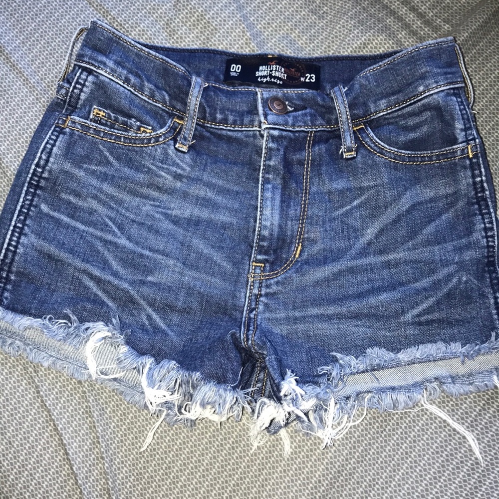 Hollister short shorts!